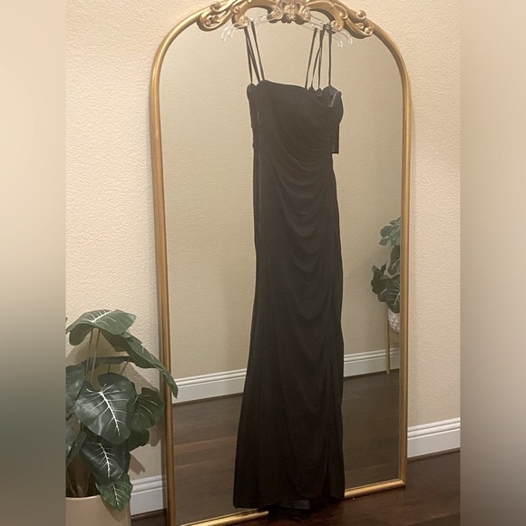 La Femme Strapless, Ruched, High Slit, Sweep Train, Black Evening Gown Size 4 - Picture 9 of 16